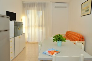 Interior - White apartment with terrace - Beahost (Bibione Pineda)