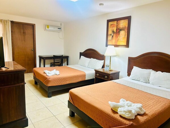 Standard Double Room, Balcony | Desk, laptop workspace, free WiFi - Hotel Andrews Express (Ocampo)