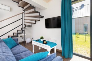 Apartment, 2 Bedrooms, Sauna, Beachside | Living area