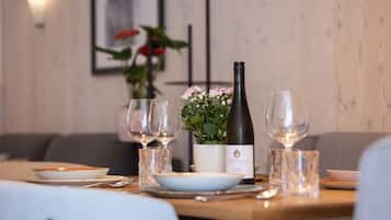 Leilighet | Oppholdsområde | En 48-tommers Flatskjerm-TV med kabel-kanaler samt oppvarmet gulv