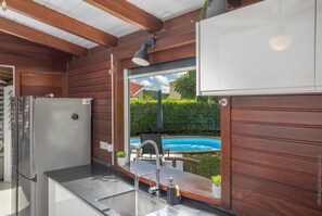 Geladeira, micro-ondas, fogão, cooktop