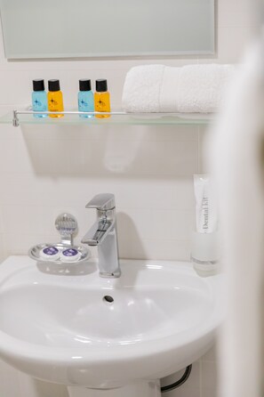 Free toiletries, hair dryer, towels, soap - Big Star Hotel (Tashkent)