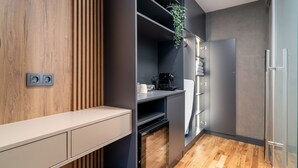 A modern kitchen with a built-in oven, a coffee machine, and a hanging plant. - Urban Quarters - Gülhane (Istanbul)
