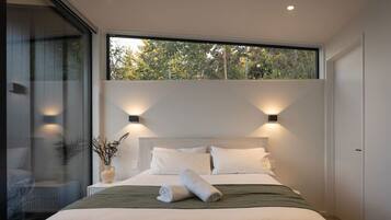 2 bedrooms, desk, iron/ironing board, travel crib