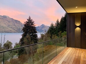 Property grounds - Crystal Waters- Suite 3 (Queenstown)