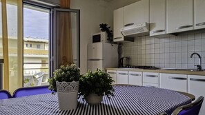 雪櫃、微波爐、爐具、咖啡機/沖茶器