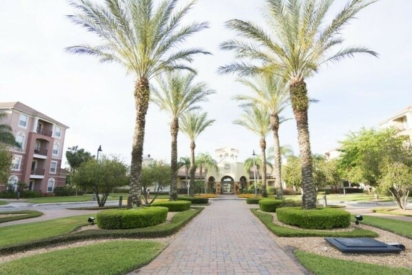 Interior - Modern Vacation Apartment With a Lake View (Orlando)