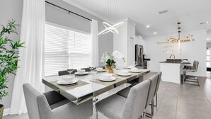 Dining - Cozy and Beautiful Townhome at Storey Lake (Kissimmee)