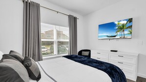5 bedrooms, iron/ironing board, individually decorated, bed sheets - Cozy and Beautiful Townhome at Storey Lake (Kissimmee)