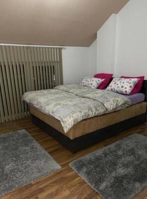 1 habitación, tabla de planchar con plancha, wifi y ropa de cama 