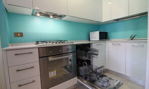 Kühlschrank, Ofen, Herdplatte, Geschirrspüler