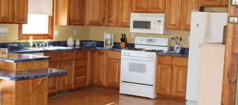 Private country setting.  just 10 minutes from town 