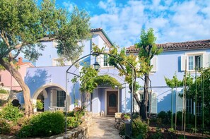 Exterior - Apartment GALA with cozy terrace with sea view 30m from the beach (Nerezine)