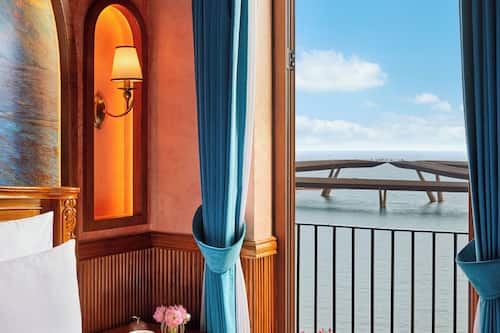 Frette Italian sheets, premium bedding, down duvets, pillow-top beds
