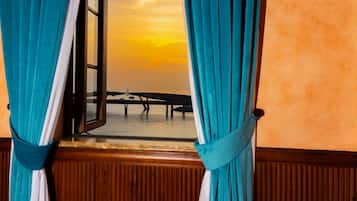 雙人房, 1 張特大雙人床, 海景 (Mare Amoris, Window) | 海灘/海景