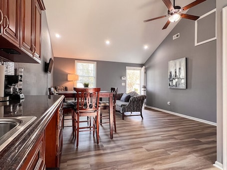 Interior. Large 2 bedroom | Queen beds | Safe Area