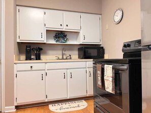 Microwave, oven, stovetop, coffee/tea maker