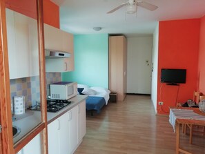 Fridge, microwave, stovetop, cookware/dishes/utensils