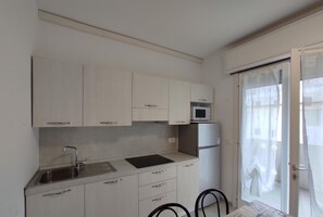 Fridge, microwave, stovetop, cookware/dishes/utensils