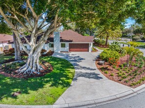 Exterior - Fun-Filled Retreat: Pool, PS5 and Near Anna Maria Island (Bradenton)