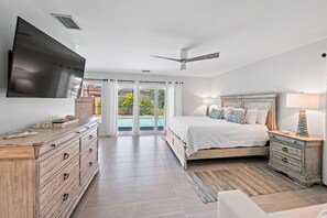 3 bedrooms, desk, iron/ironing board, free WiFi - Fun-Filled Retreat: Pool, PS5 and Near Anna Maria Island (Bradenton)