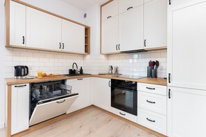 Oven, dishwasher, coffee/tea maker, electric kettle - Południowa Przystań Apartment by Renters (Krokowa)