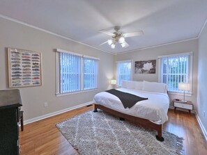 4 bedrooms, desk, iron/ironing board, travel cot
