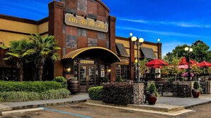 A building with a sign reading "The Bulldog" and a covered outdoor seating area with umbrellas. - 50s Retro residence in picturesque neighborhood (Jackson)