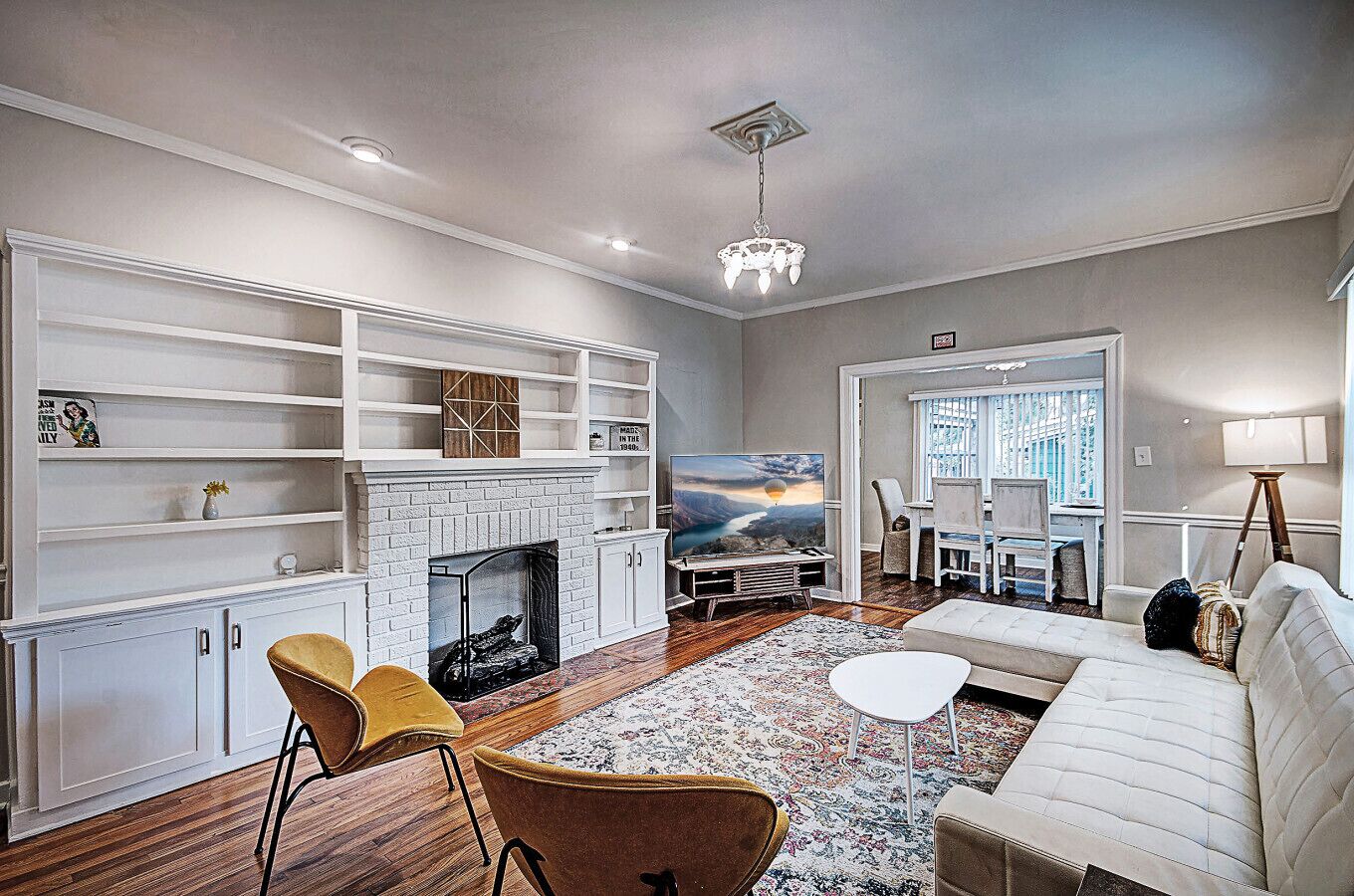 50s Retro Residence In Picturesque Neighborhood - Jackson