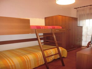 2 bedrooms - Comfortable flat near the sea for six guests (Bibione)
