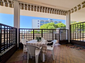 Outdoor dining - Modern residence flat with balcony-Beahost (Bibione)