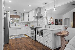 Fridge, microwave, oven, stovetop - The Pool & Gaming Retreat | Hot Tub, Arcade & More (Austin)