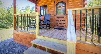 The Birch – New! Menominee River Boutique Cottage