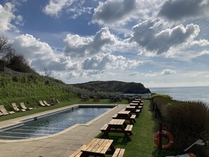 Seasonal outdoor pool - Bishops Cottage (Wareham)
