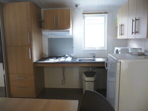 Refrigerador, microondas, parrilla de estufa y tostadora 