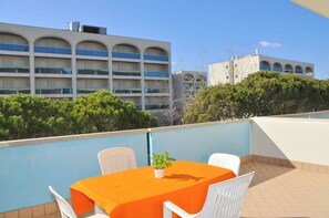 Outdoor dining - Lovely flat with shared pool - Beahost (Bibione)