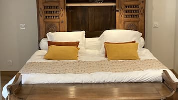 3 bedrooms, iron/ironing board, travel cot, WiFi