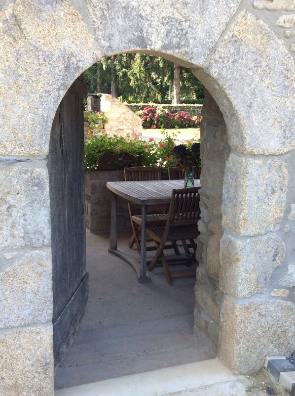 Outdoor dining - Le Gîte du Manoir de Saint-fiacre (Malansac)