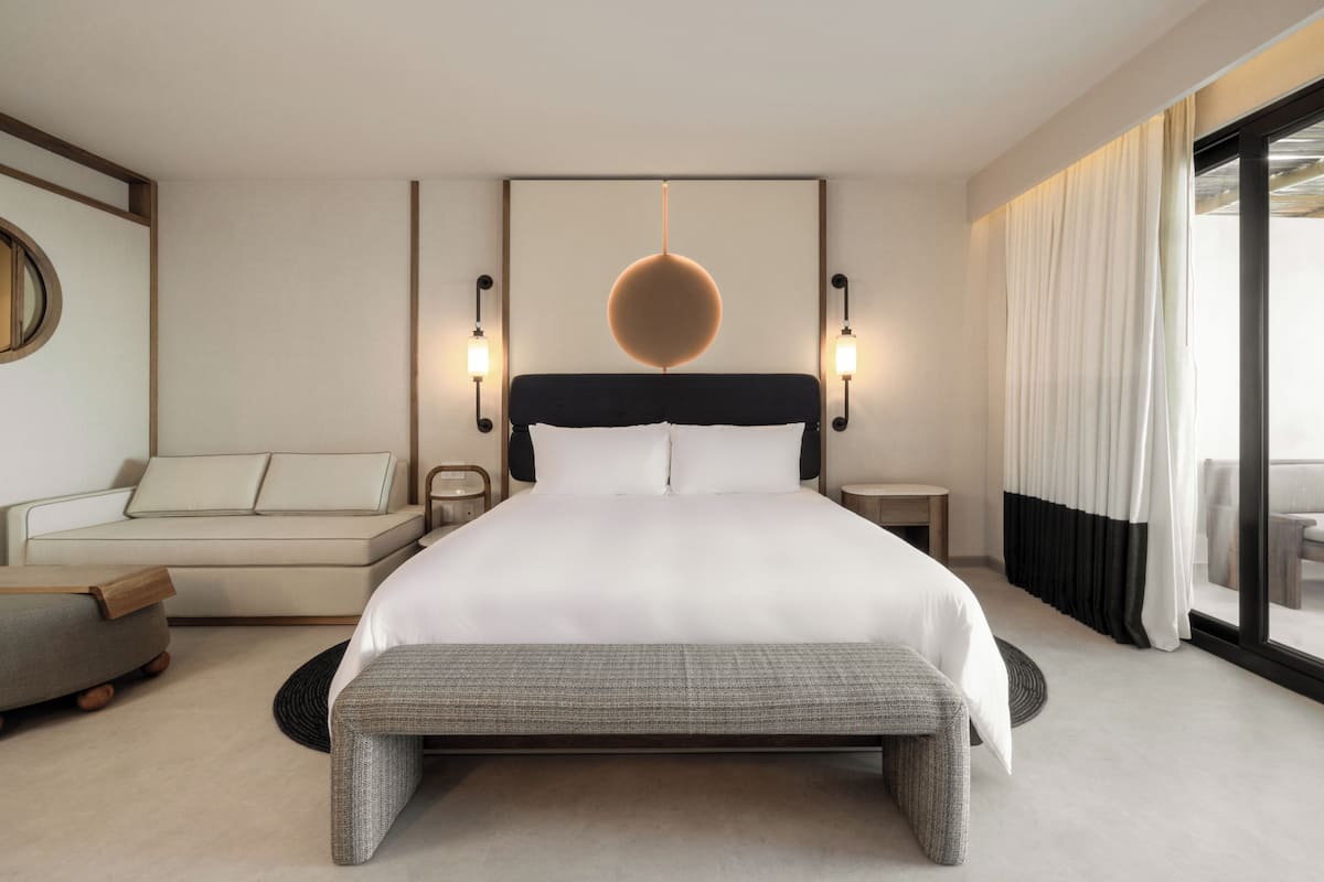 Free minibar, in-room safe, desk, blackout drapes
