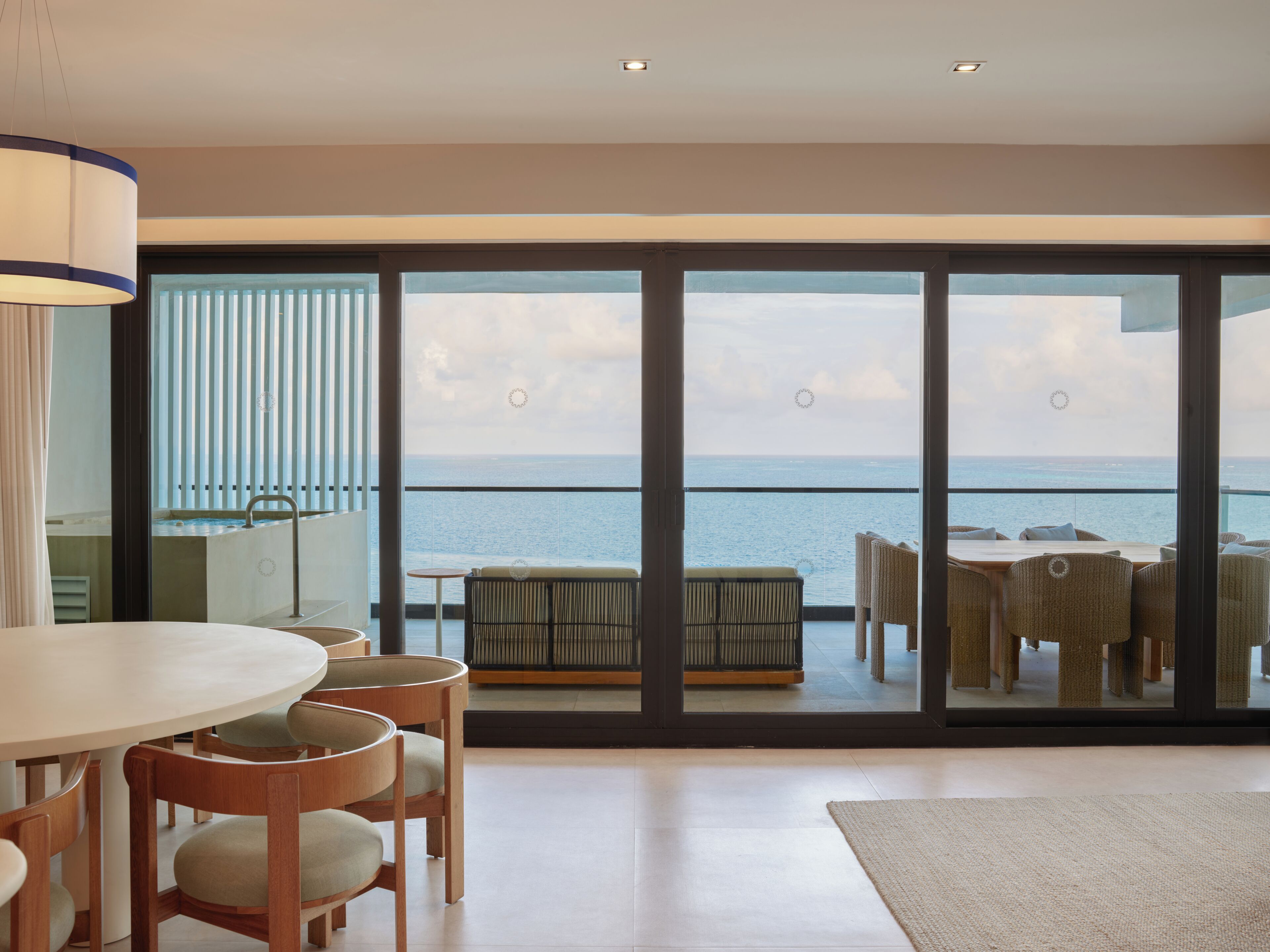 Suite, primera línia de mar (Central) | Minibar gratuït, caixa forta a l'habitació i escriptori 
