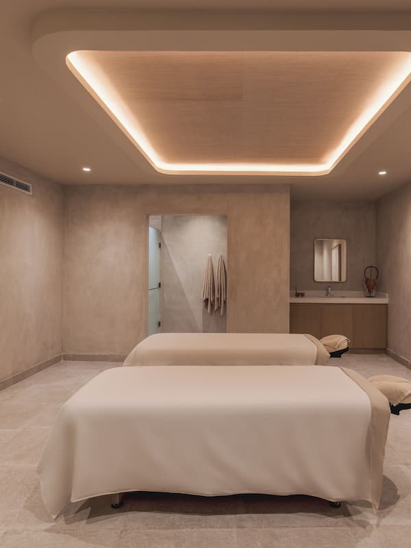 Sauna, hot tub, steam room, body treatments, hydrotherapy