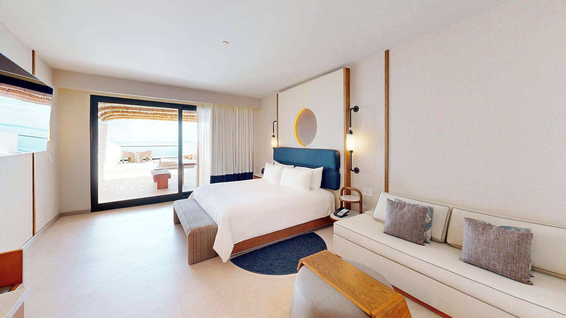 F&F Sundeck Suite