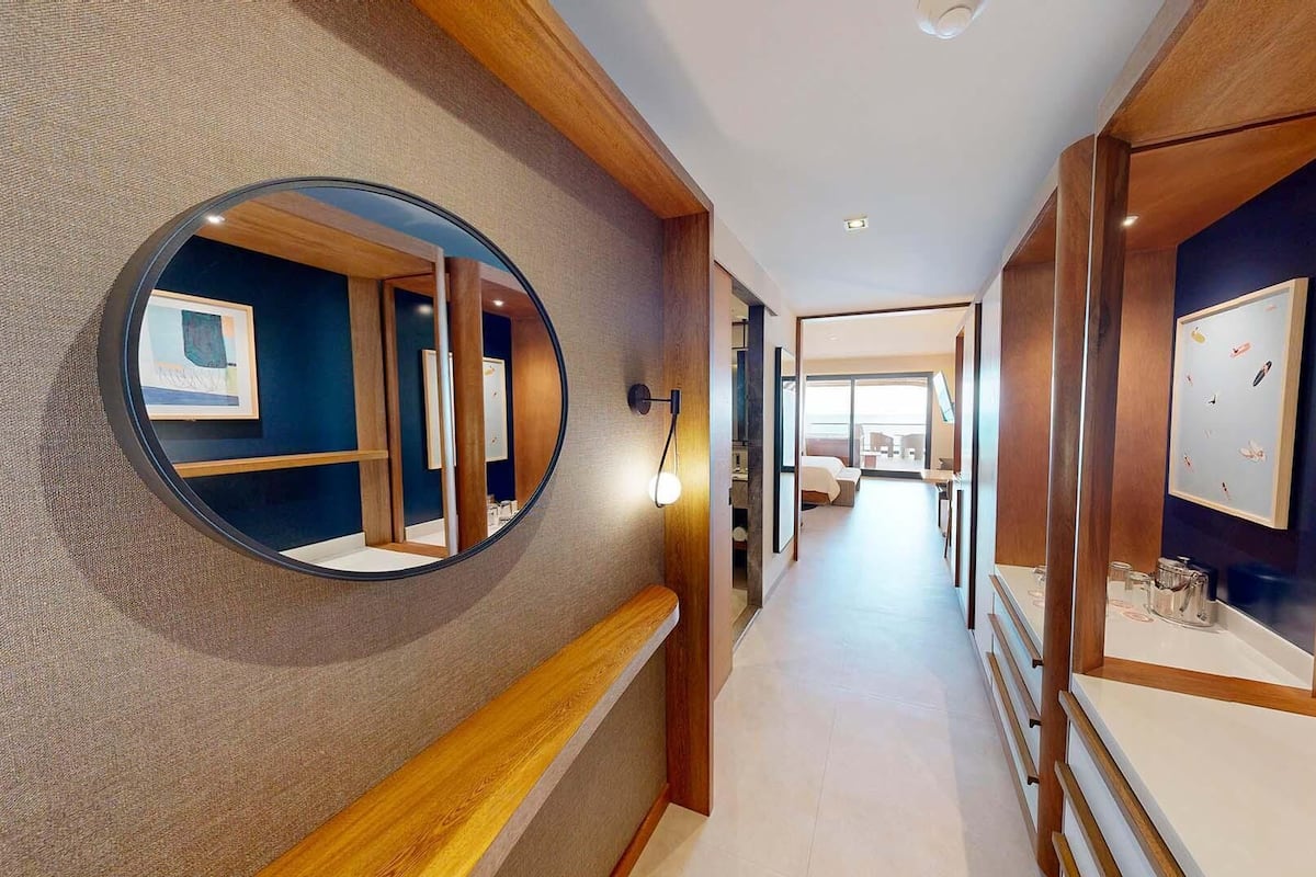 Free minibar, in-room safe, desk, blackout drapes