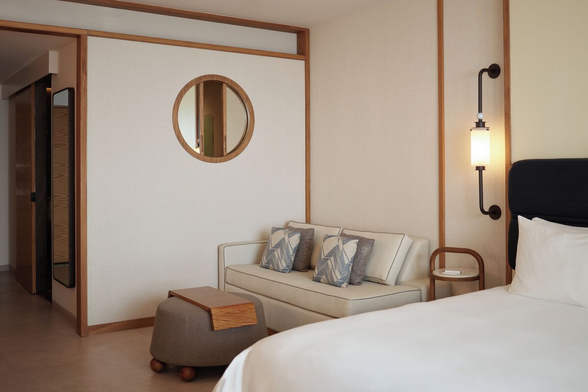 Minibar (free items), in-room safe, desk, blackout drapes