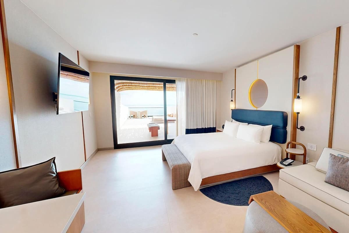 Free minibar, in-room safe, desk, blackout drapes