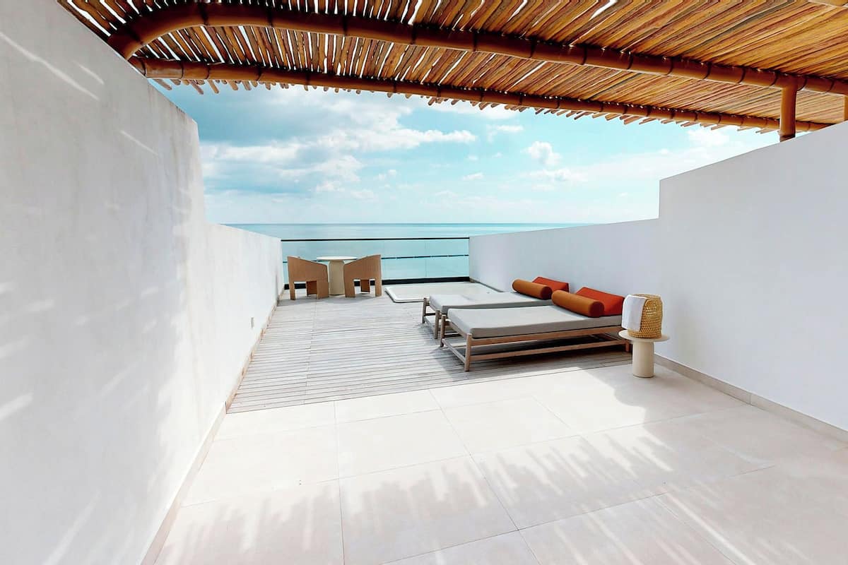 F&F Sundeck Suite | Terrace/patio