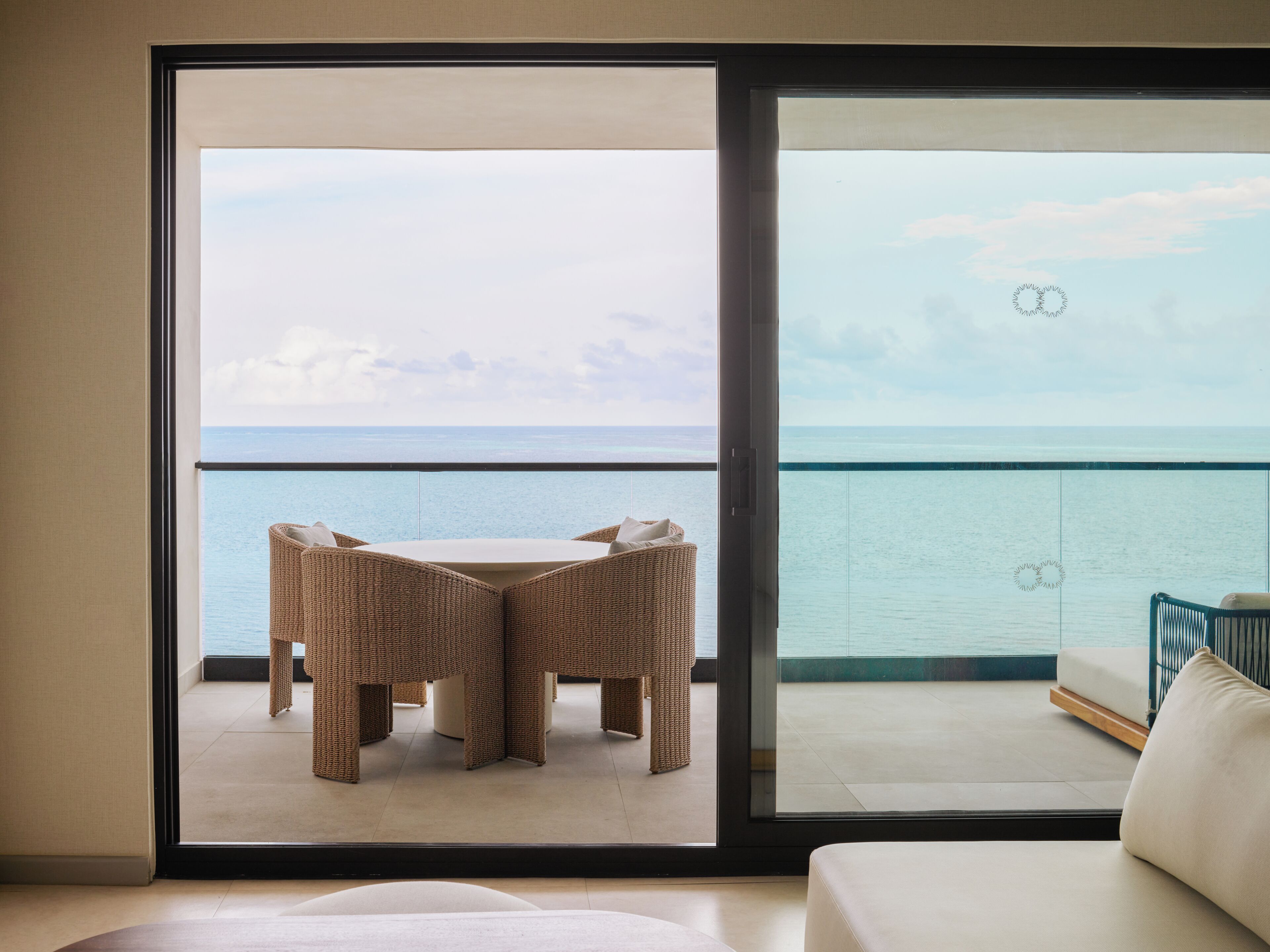 Habitació, primera línia de mar (Central) | Minibar gratuït, caixa forta a l'habitació i escriptori 