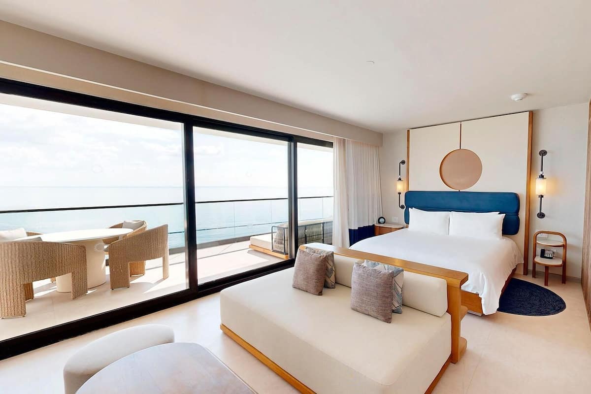 Free minibar, in-room safe, desk, blackout drapes