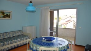 TV - Bright studio near the sea in Caorle (Caorle)