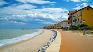 شاطئ